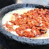Queso fundido con chorizo